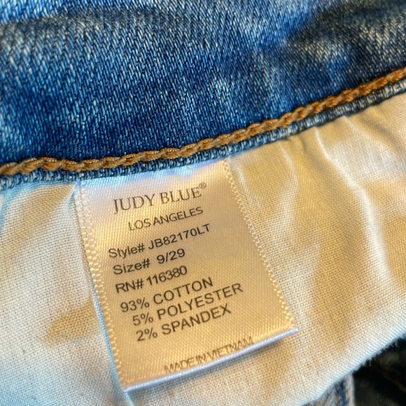 Judy Blue Distressed Boyfriend Fit Denim Jeans - Picture 9 of 13